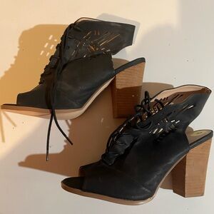 Chic Black Heeled Sandals Restricted 9 NWOB